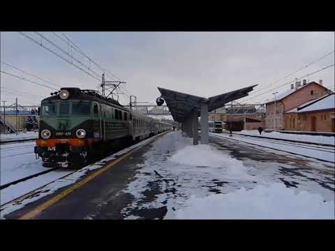 (IC) Rzeszów: EP07-330 na czele IC 3700 Siemiradzki.