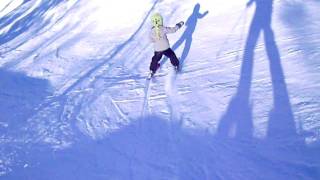 preview picture of video '4 year old child in halfpipe, first days of skiing.'