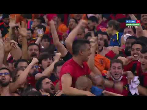 TÉCNICO DO SPORT COMEMORA GOL COM TORCEDORES