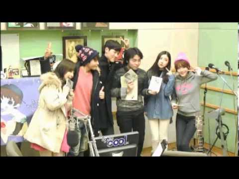 131218 Sukira - Ryeowook, Jisoo, Juniel, Kai & Jevice photo taking