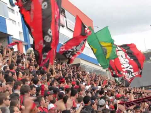 #37 E somos a maior! Fanáticos canta no Atletiba do Brasileirão-2013