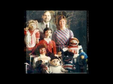 THE 50 MOST AWKWARD MOM FAMILY PHOTOS EVER