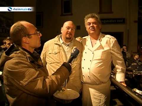 XXL-Experte Jumbo Schreiner beim Schwertfischgrillen in Eberstadt