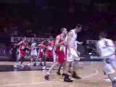 34 13-02-08 - BCO-Antwerp - Senne Geukens scoort na sublieme