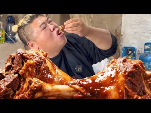 Monkey King bought a giant beef leg! He made his own beef noodles with lots of meat!