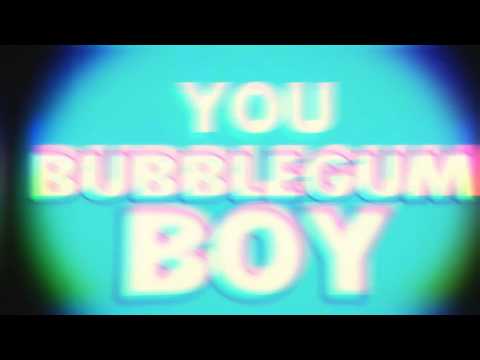 Video Bubblegum Boy (Letra) de Pía Mía