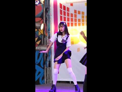 171118 Kuropinku cover Blackpink (Smurf as Jisoo) - PLAYING WITH FIRE & 마지막처럼 @ The outdoor plaza