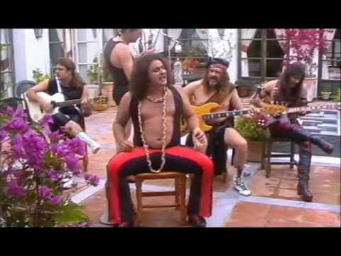 Videoclip de Los pavos de Manolito Márquez — Mojinos Escozíos