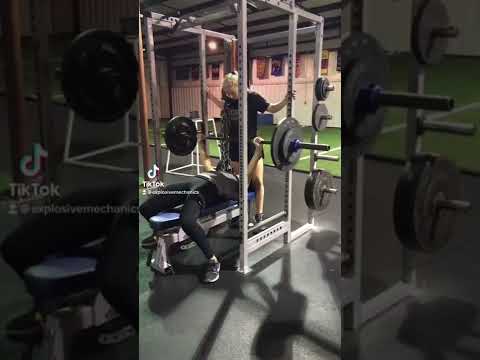 High school female bench presses 185 pounds. #shorts #fyp #foryou
