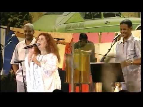 BETH CARVALHO E FUNDO DE QUINTAL- VOU FESTEJAR