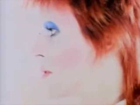 Jen Cloher David Bowie eyes