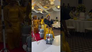 BEAUTIFUL AFRICAN WEDDING ENTRANCE DANCE WITH BAGS 😁 #zamakalefashion #latestafricaprint #africa