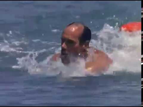 BAYWATCH S06E22 - Matt/Stephanie save DROWNED UNCONSCIOUS Mitch after his parachute failure (CPR)