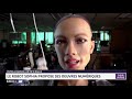 Le Robot Sophia Présente Ses œuvres Numériques