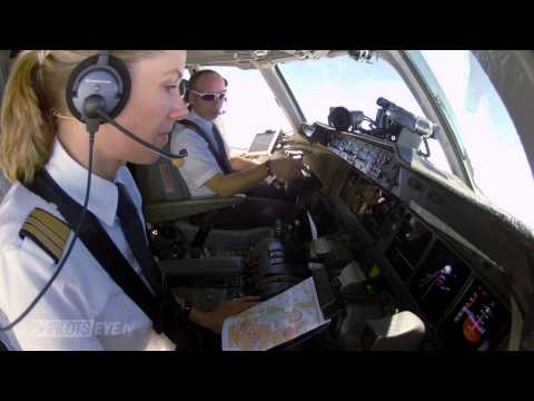 Approach and land in Quito (SEQU)