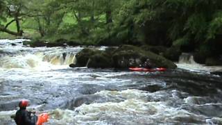 preview picture of video 'B3C Kayaking at Bala Mill Falls, Tryweryn, Summer 2008'