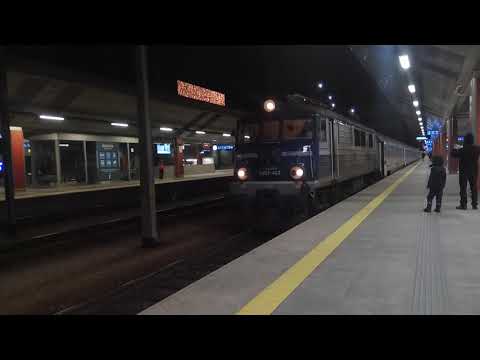 IC Matejko odjeżdża ze stacji Kraków Główny