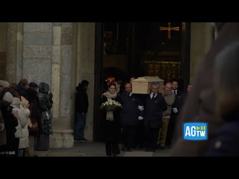 Crans-Montana, in centinaia a Milano per i funerali di Achille Barosi