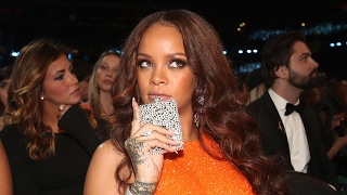 Rihanna SNEAKS In Flask & FaceTimes During 2017 Grammy Awards