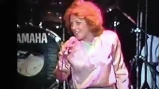 Lesley Gore - "Mama, I'm a Rocker" &amp; "She's a Fool" - 1989 IBM Holiday Show in Boulder CO