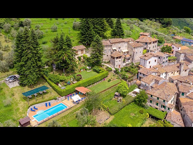 BORGO I MUSICI - In the village of Giacomo Puccini, typical Tuscan farmhouse with garden, olive grove & swimming pool