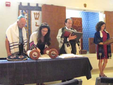 Torah chanted in Hebrew and English