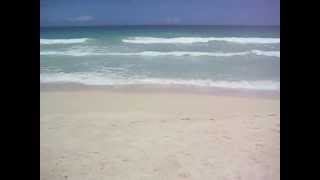 preview picture of video 'A Minute at Waimanalo Bay State Recreation Area ワイマナロ　ベイ'