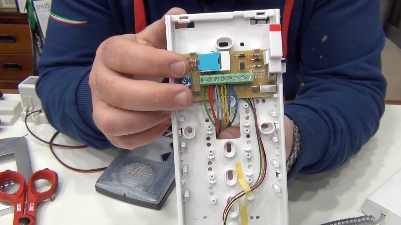 Come montare un kit citofonico Comelit Pillola N.87 di materiale elettrico