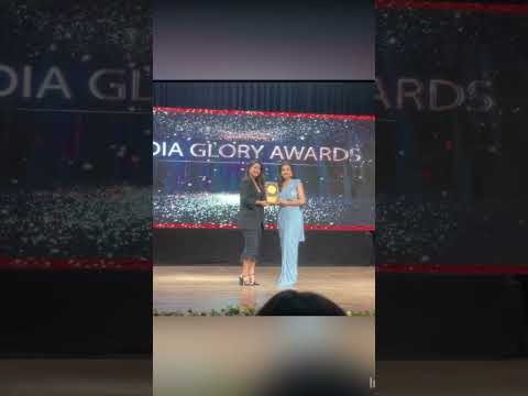 BEST  PROFESSIONAL MAKEUP ARTIST AWARD #awardwinning  #hinakhan