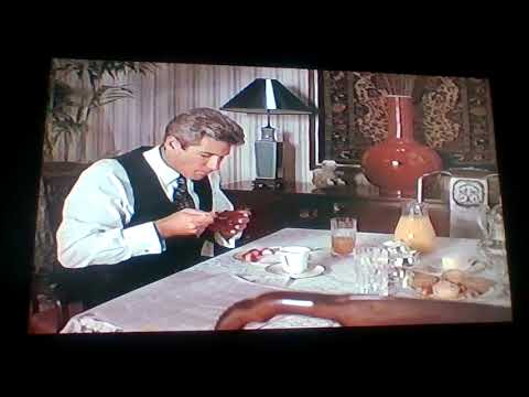 Pretty Woman (1990) - Edward (Richard Gere) Eats Strawberries for Breakfast