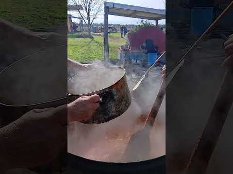 9 de Julio. La Aventura de un Locro Entre la Paisanada de Villa Urquiza. Entre Rios. 03