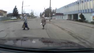 preview picture of video 'Случай на дороге. Бабки-пешеходки'