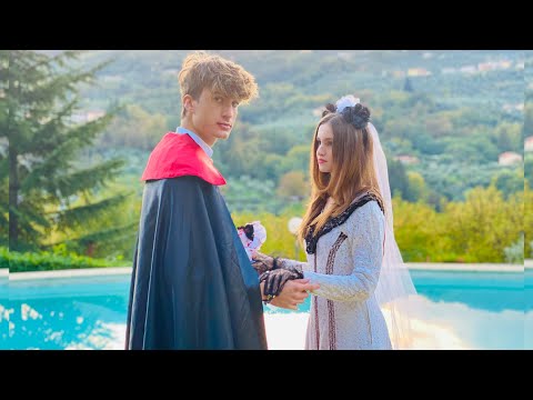 HO SPOSATO UN VAMPIRO - AMICI vs NEMICI - by Charlotte M.