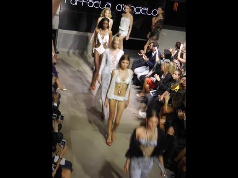 Sfilata di Raffaela D'Angelo allo Spazio Gessi per la MilanoFashionWeek by Eventinews24.com *