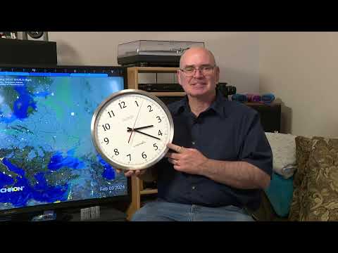 Is an UltrAtomic Clock Better than an Atomic Clock? The LaCrosse Technology 404-1235UA-SS