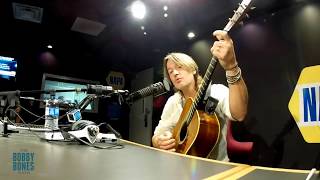 Keith Urban Performs "Lean on Me" For Las Vegas