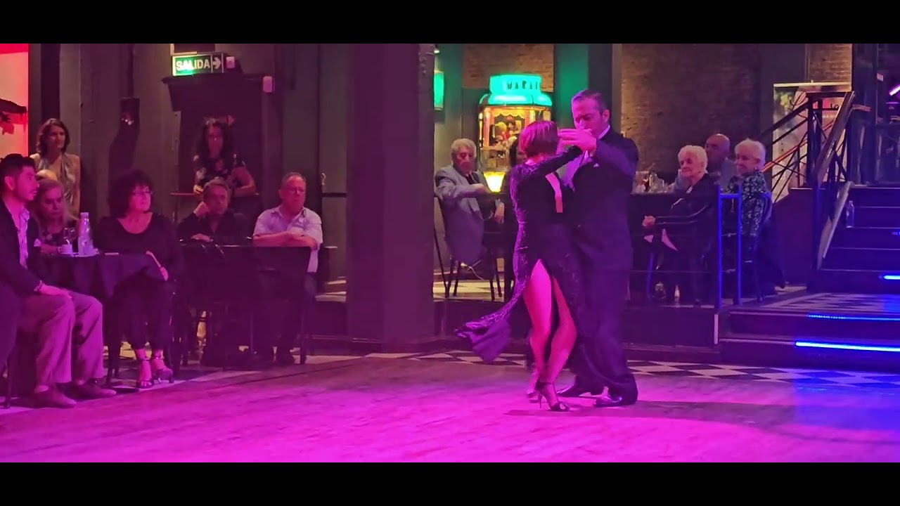 Video thumbnail for Sebastian Ripoll y Mariana Bojanich en Milonga Maipu 365, no Salão Marabu en 05/04/24 - 1/3
