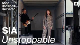 DELIVERED - Anna Rossinelli singt "Unstoppable"