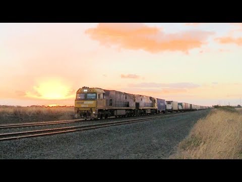 PM5: Superfreight At Sunset - PoathTV Australian Trains & Railways