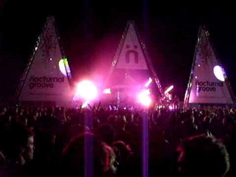The Shapeshifters playing Pjanoo by Eric Prydz at Global Gathering '08