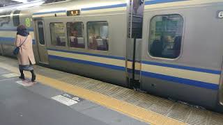 品川駅217系発車上野東京ライン233系到着