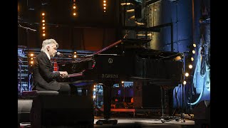 Morgan canta "Un ottico" di Fabrizio De André