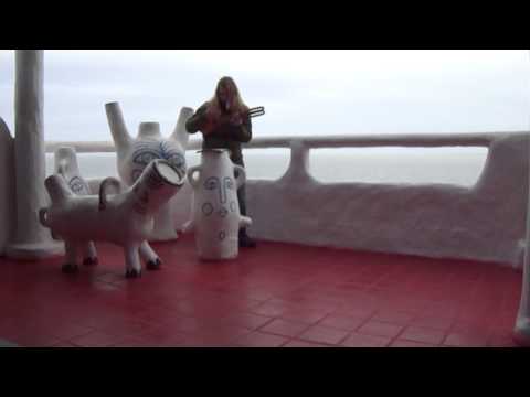 No me olvides, con charango, en Casapueblo, Uruguay