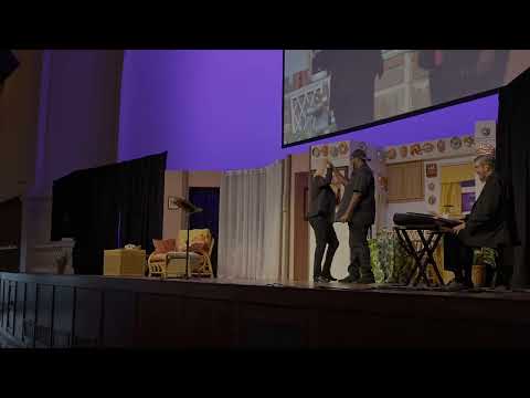 Cindy Fee and Aaron Scott perform live at Golden-Con!