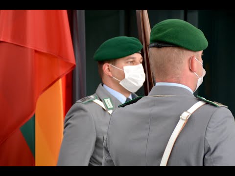 Ehrenposten - Litauens Präsident Gitanas Nauséda