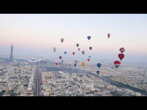 Genießen Sie die Wintersaison in Katar, von maritimen Traditionen bis hin zu Heißluftballons