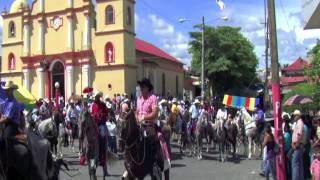 preview picture of video 'Hipico Dancing Horses, Caballos bailando en las fiestas de Santiago en Boaco Nicaragua.'