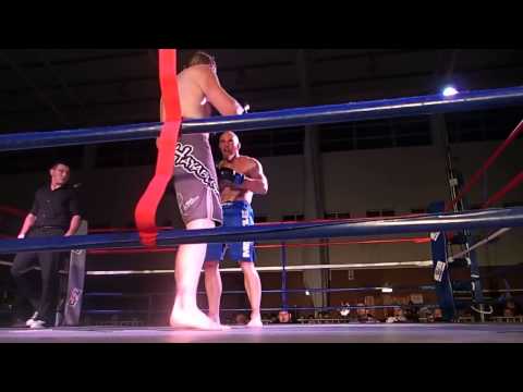 MMA - Colin "The Moose" Hume vs Aiden Leppan at CFL 08