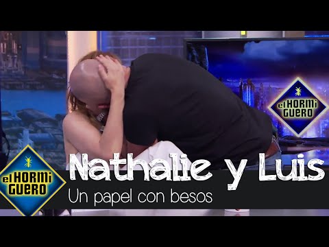 Luis Zahera reclama un papel con besos y lo demuestra con un morreo a Nathalie Poza - El Hormiguero