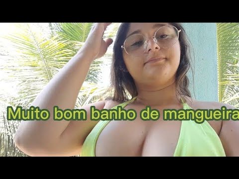 O sol esquentou aq fui tomar banho de mangueira